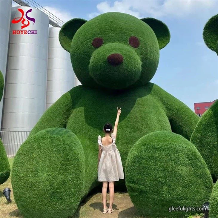 Large Green Plant Sculpture: Creating A Lively Animal Theme in Your Garden